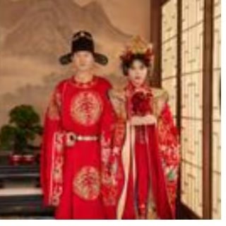 新人中式礼服合影